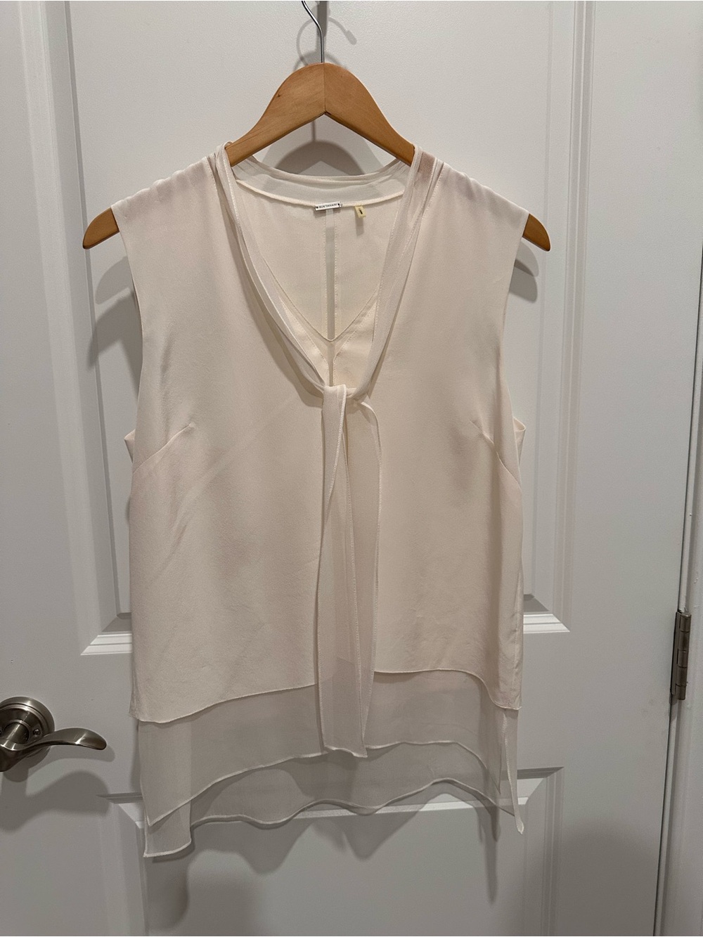 Elie Tahari Cream Sleeveless V-Neck Tie-Front Camisole